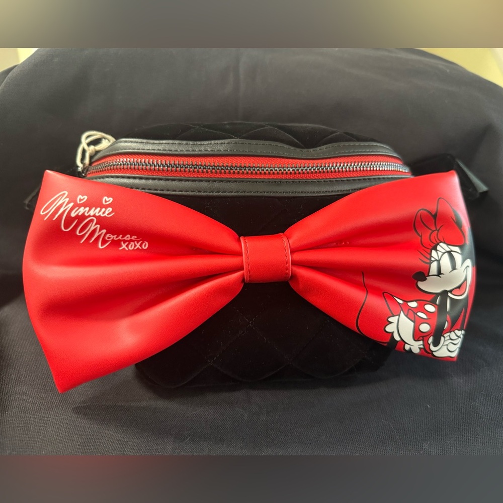 Loungefly Disney Minnie Mouse Bow Black Quilted Velvet Belt/Fanny Pack-NWT